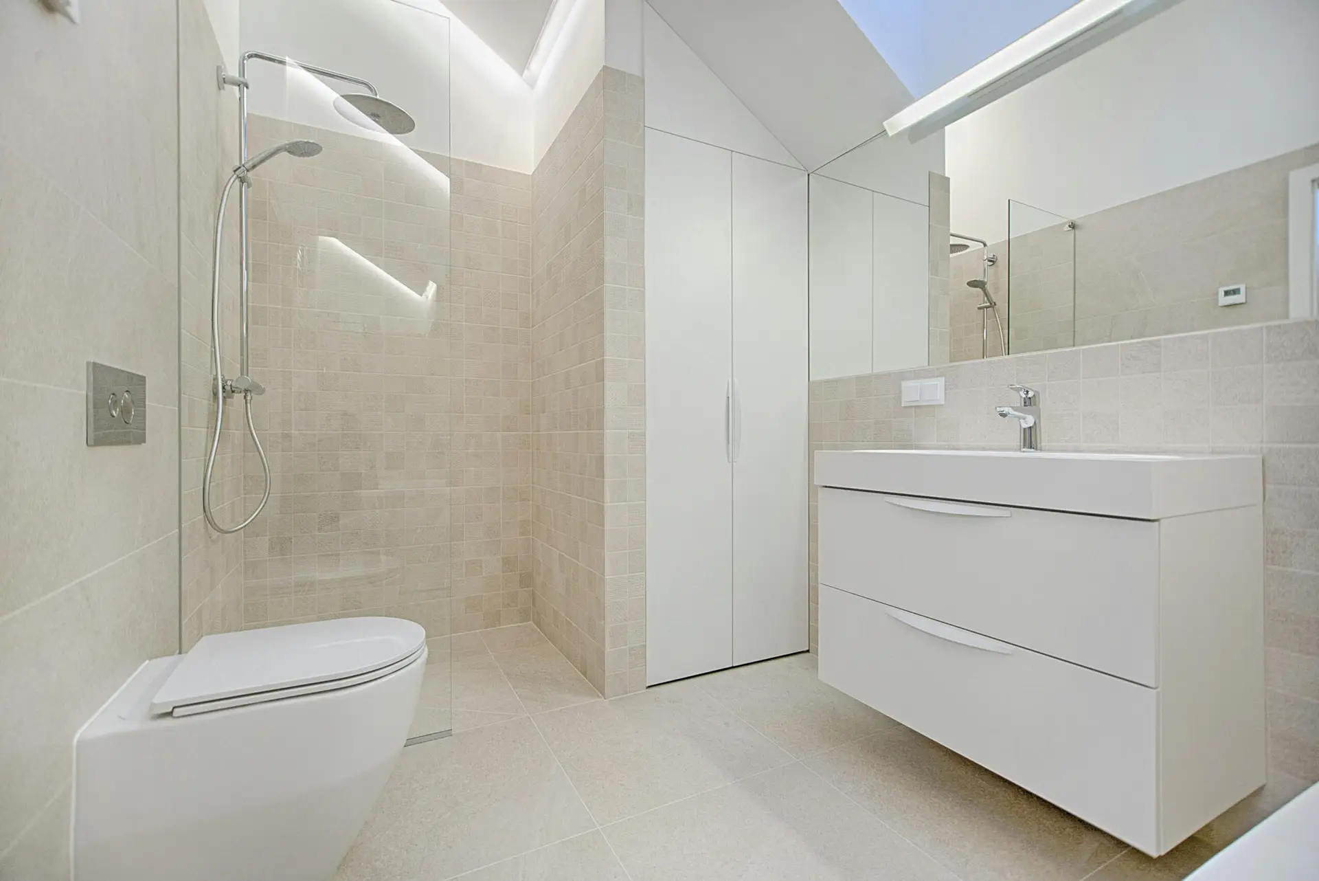 Modern-bathroom