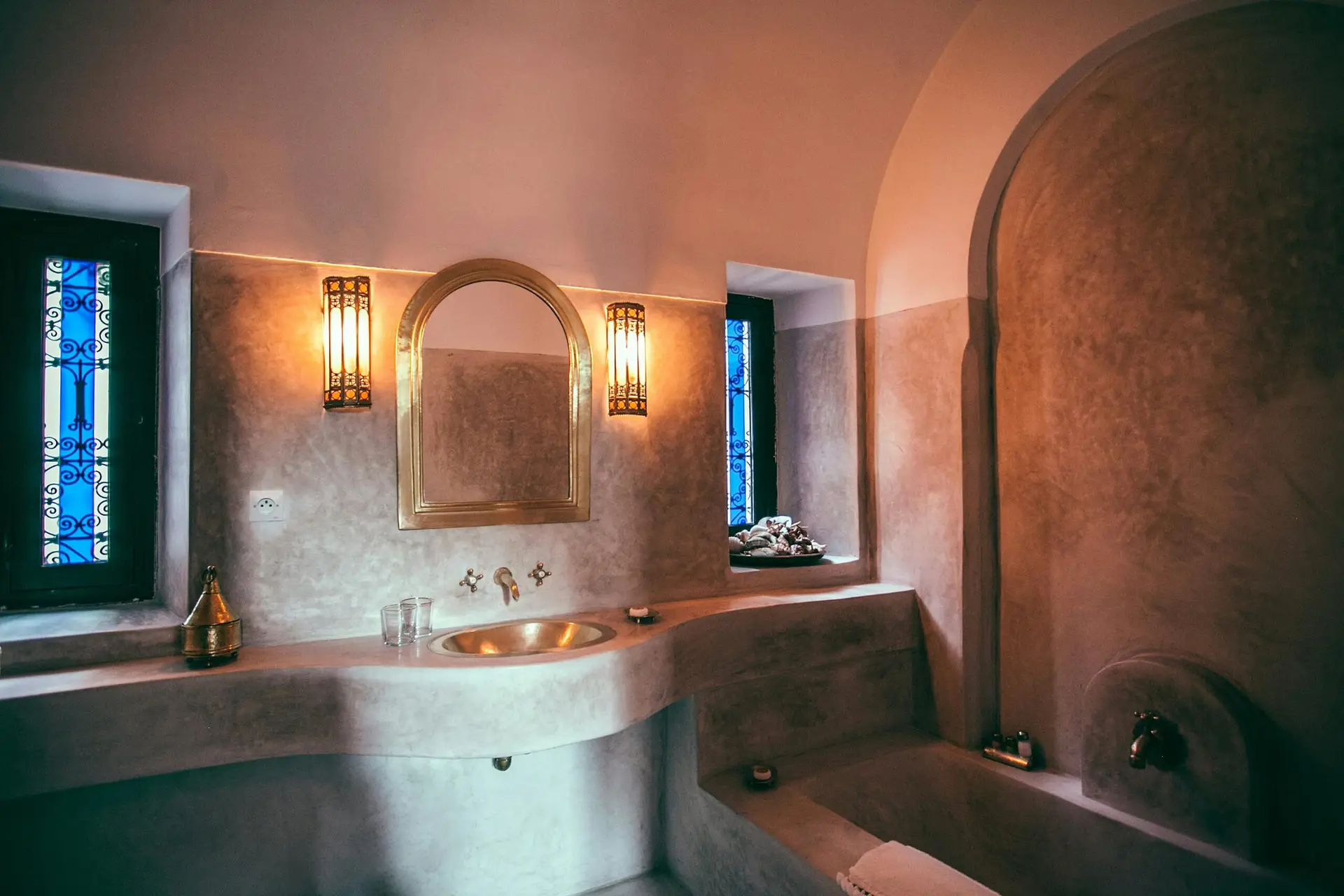 Traditional-bathroom